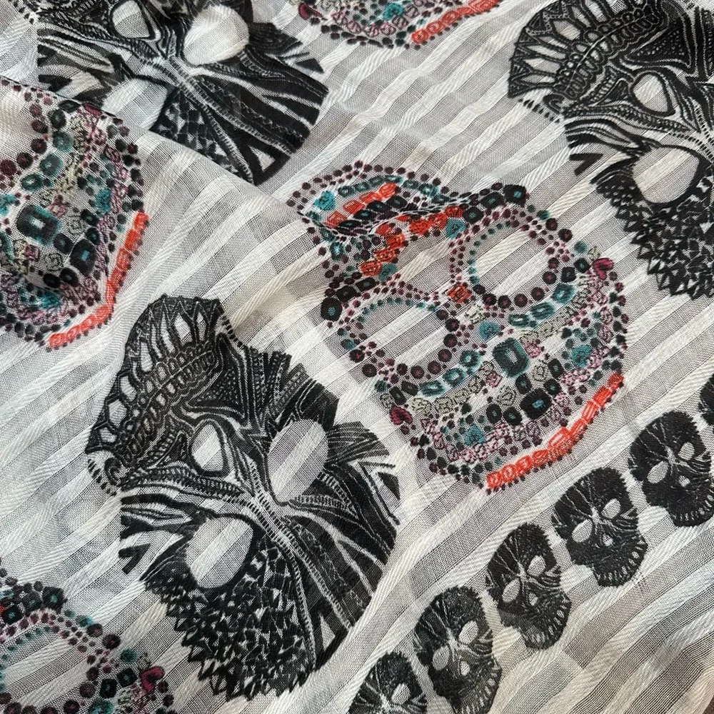 SCULL SCARF - WHITE - Picture 2 of 2